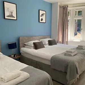 Holiday home Accessible 3-bedroom Bungalow With Patio +driveway United Kingdom