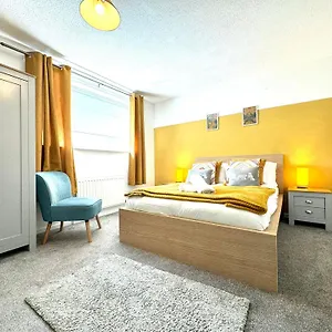 The Alnham, Large 3 Bed Apartment, Close To The Apartment